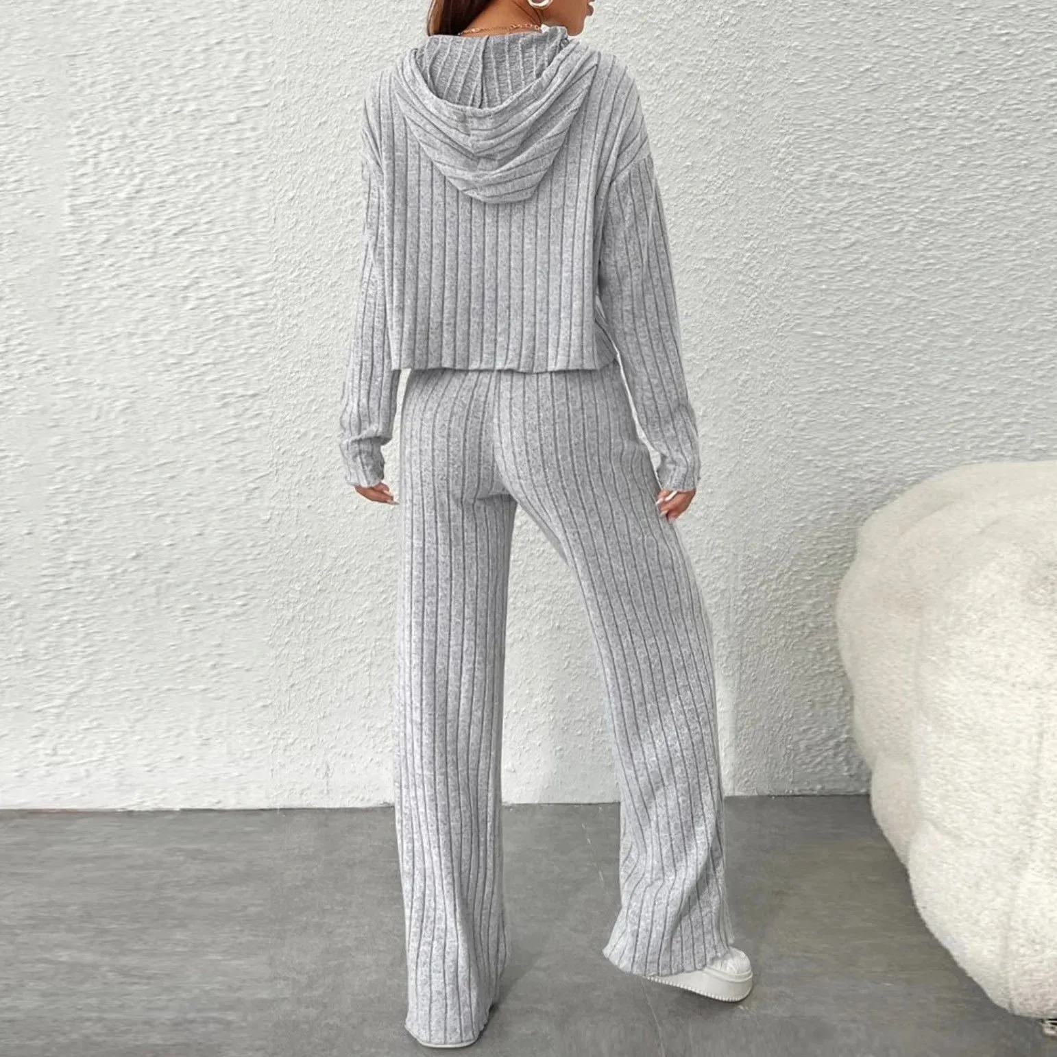 Heidi-Mode | Lounge-Set bestehend aus einem Langarm-Hoodie und einer weiten Hose