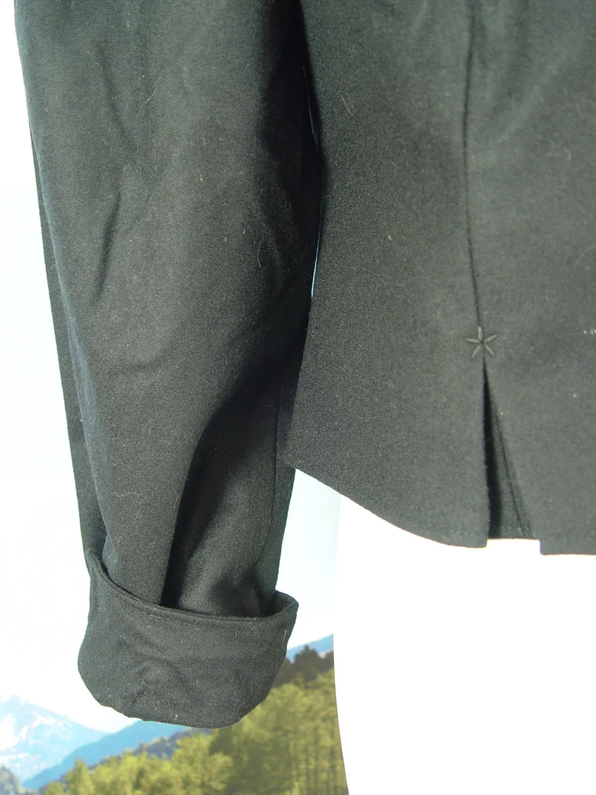 neuwertig und Samt Besatz schwarze Dirndljacke Janker Jacke Spencer Gr.42