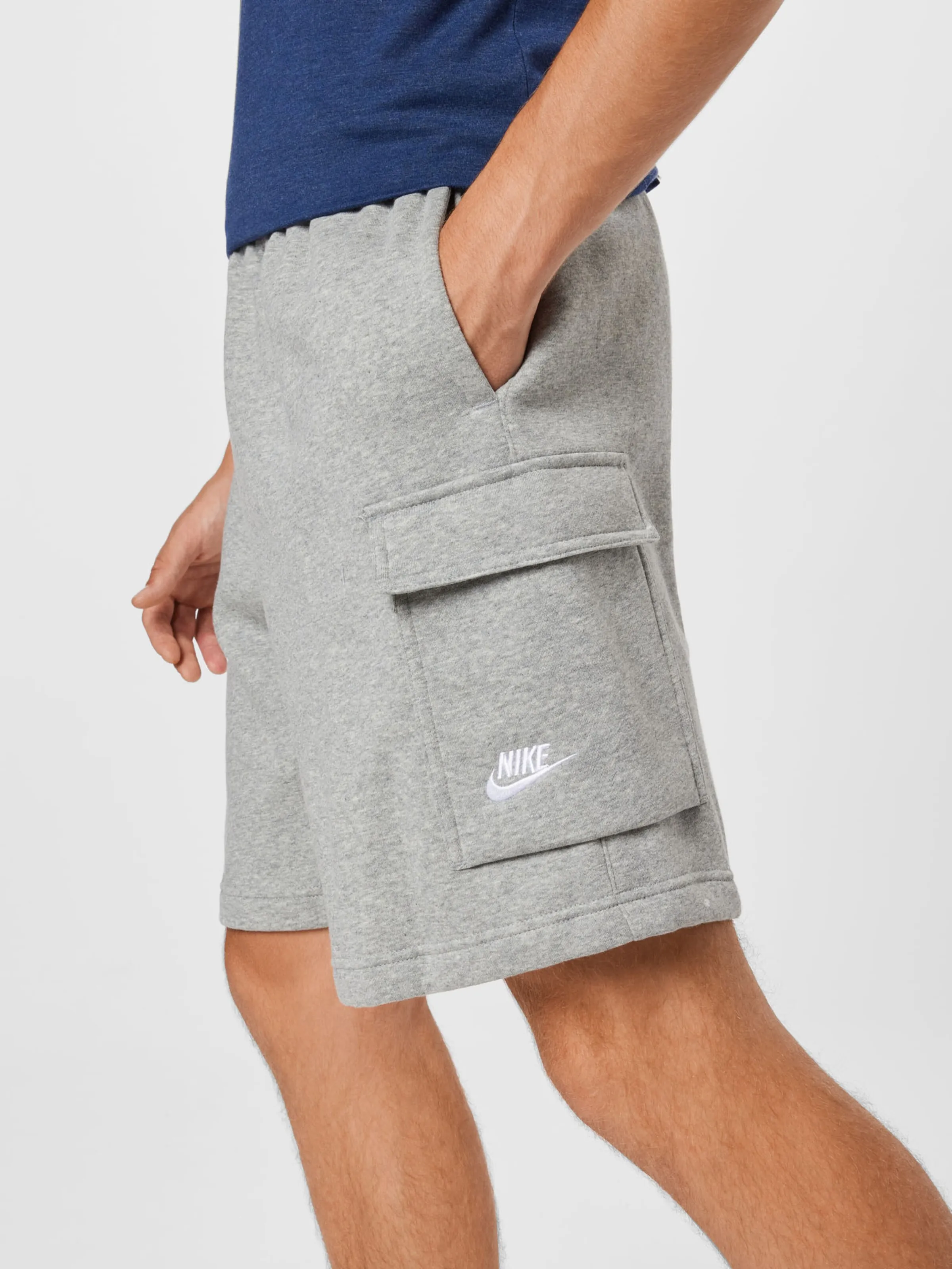 Nike Sportswear Loosefit Shorts 'Club' in Hellgrau