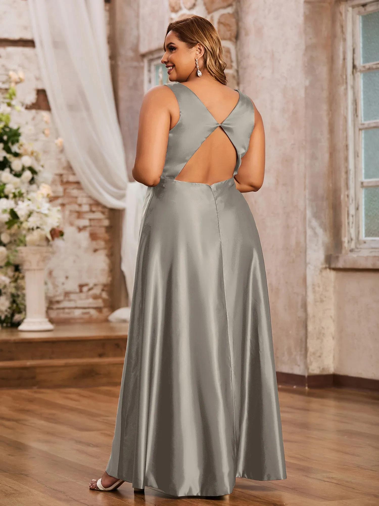 Offener Rücken Lang Satin Kleid mit V-Ausschnitt Taupe