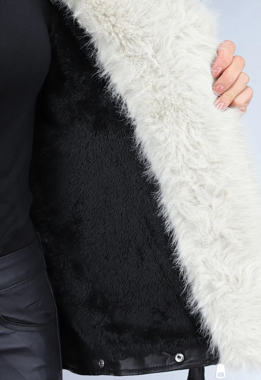 Schwarze Bikerjacke aus Kunstfell in Lederoptik