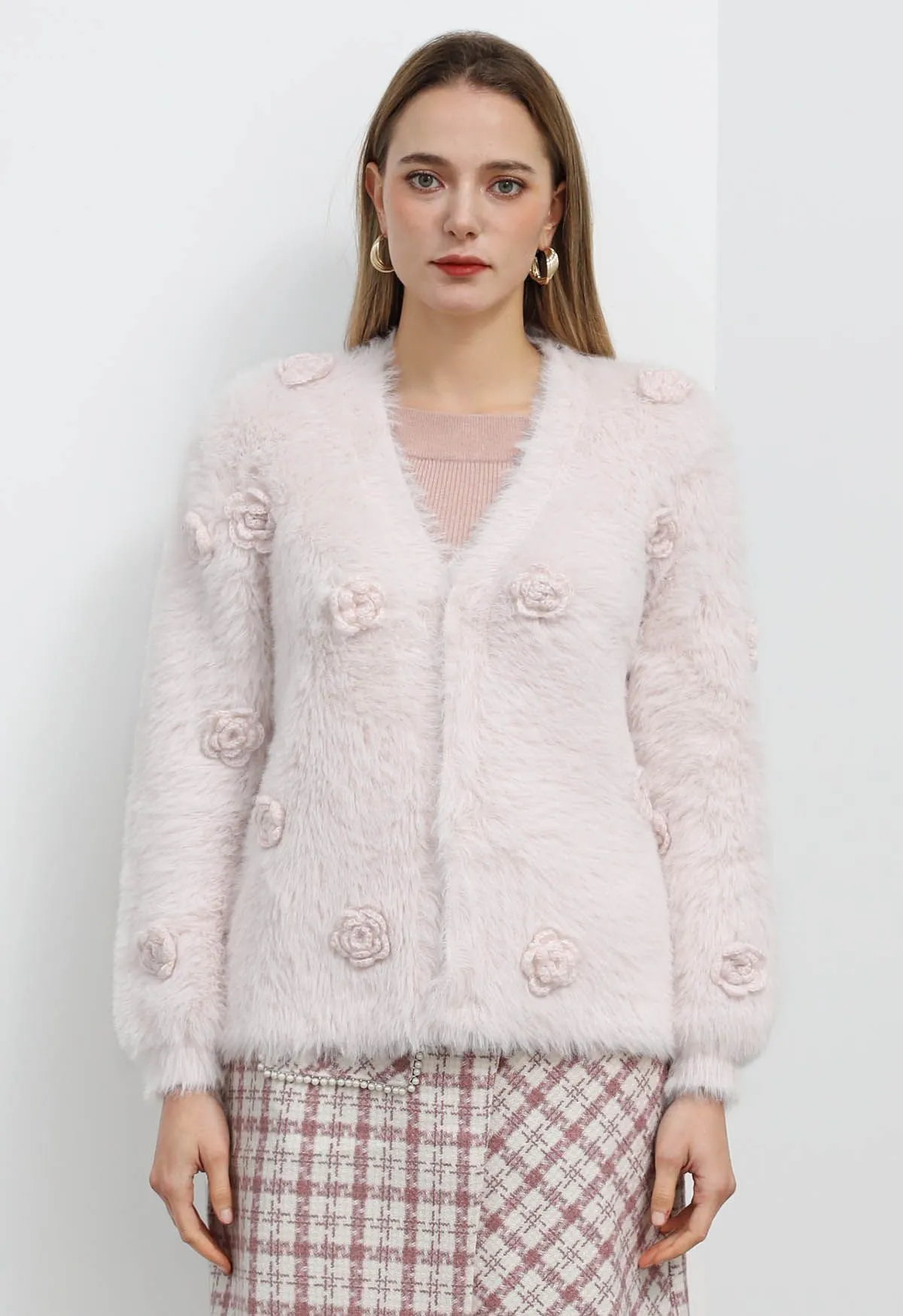 Stitch Flowers verzierter Fuzzy-Strick-Cardigan in Hellrosa